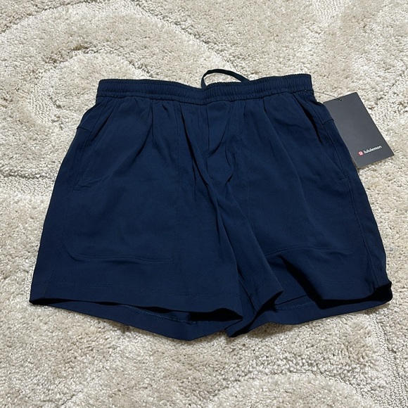Lululemon Short 5” *Woven - Picture 2 of 5